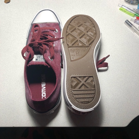 Maroon converse - Picture 2 of 2